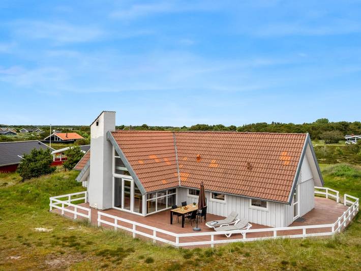 Ferienhaus für 8 Personen, mit Terrasse und Pool sowie Sauna
