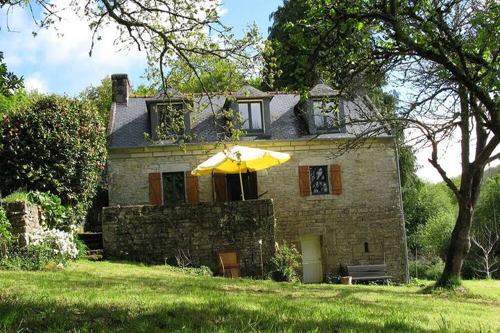 Location de vacances pour 6 personnes, avec Terrasse et Jardin à Plomelin