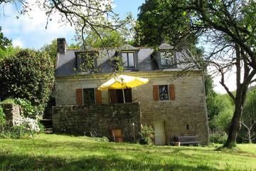 Gîte pour 6 personnes, avec terrasse et jardin à Plomelin