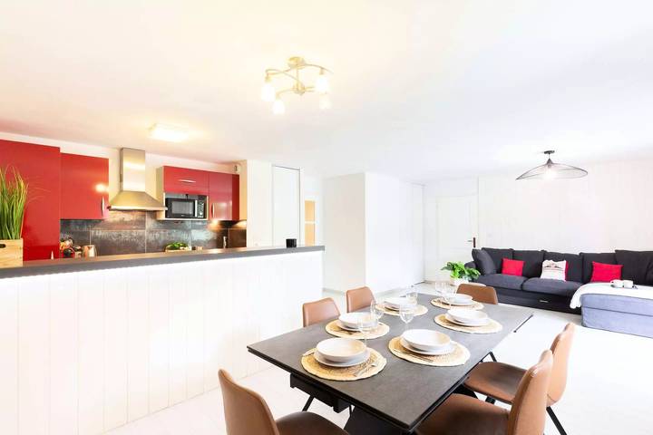 Gîte pour 8 personnes, avec vue dans Office De Tourisme De Saint Laurent Soulan