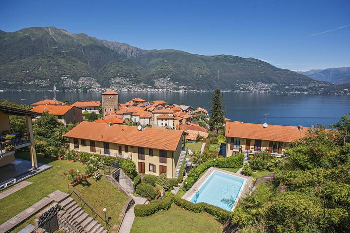 Vakantieappartement voor 3 personen, with zwembad and uitzicht op het meer as well as terras, met huisdier aan Lago Maggiore