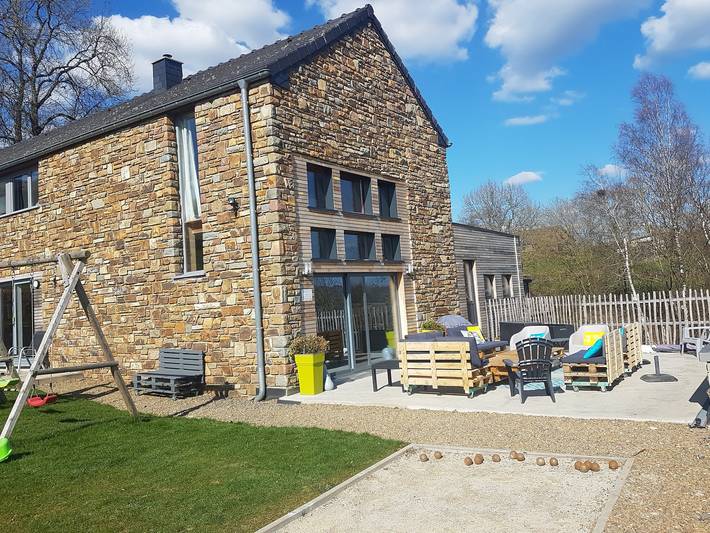 Location de vacances pour 15 personnes, avec sauna et terrasse à Stavelot