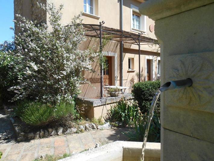 Chambre d’hôte pour 2 personnes, avec Terrasse et Jardin ainsi que Piscine et Vue