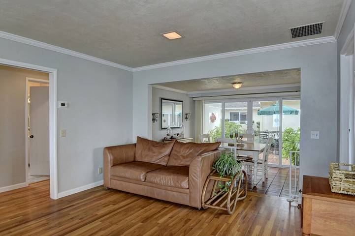 Vacation house for 6 people, with yard and hot tub, with pets in Santa Cruz