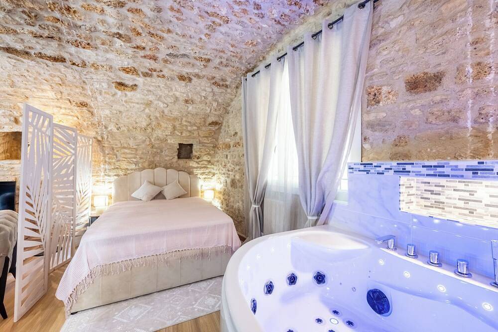 Apartamento entero, Cosy apartment with stone vault and whirlpool bath. in Gargenville, Yvelines