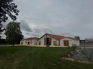 Gîte pour 14 personnes, avec vue et jardin, animaux acceptés à Bournezeau