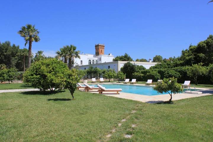 Hotel für 3 Personen, mit Whirlpool und Sauna sowie Pool und Garten in Brindisi