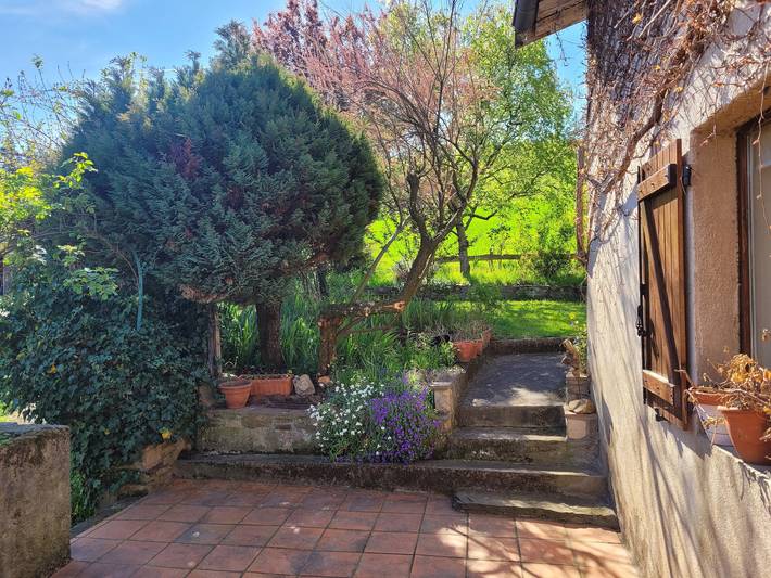 Ferienhaus „Gîte De La Source“ mit privater Terrasse und Garten in Doizieux, Regionaler Naturpark Pilat