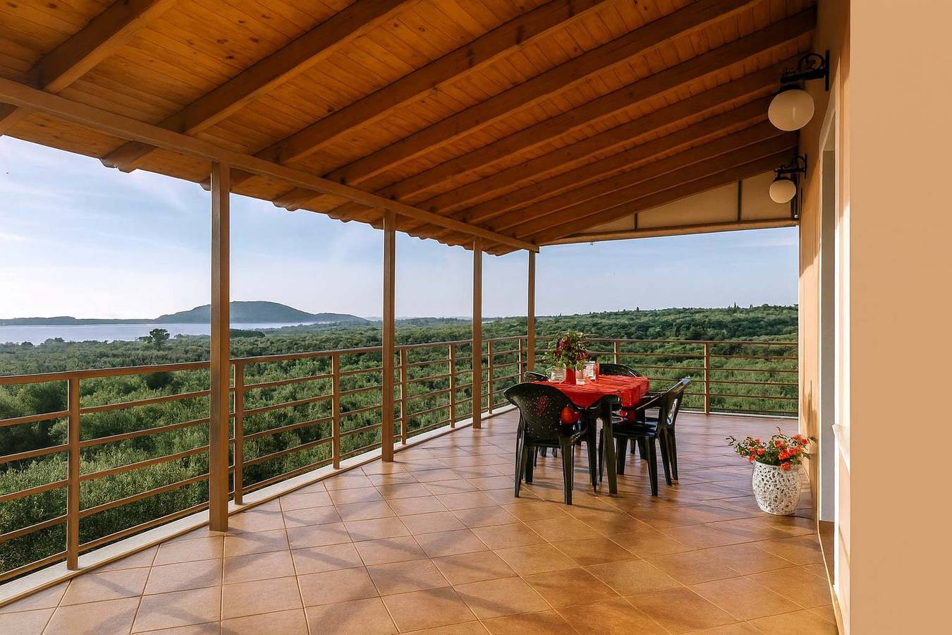 Ganze Wohnung, Seaview flat in an olive grove by the sandy beach in Messenien