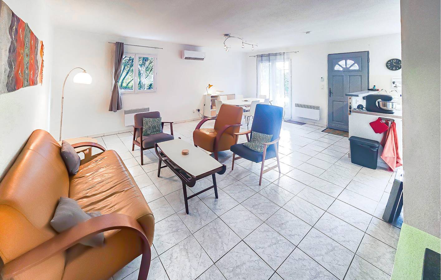 Appartement confortable avec piscine, Wi-Fi et parking - À 1,5 km du centre-ville in Ferrières-Poussarou, Région de Béziers