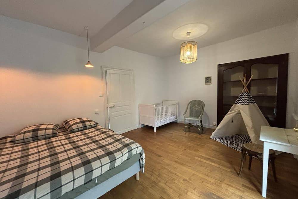 Gîte paisible 8 pers avec jardin proche Parc Le Pal in Diou, Allier