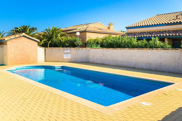 Villa pour 6 personnes, avec Terrasse et Piscine