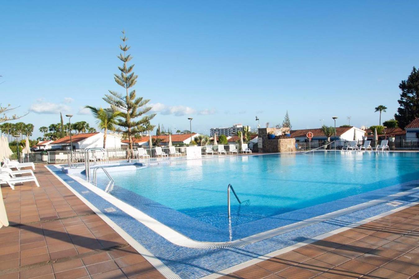Vacation Home 'Bungalow Atos' with Private Garden with Shared Pool and Wi-Fi in Maspalomas, San Bartolomé de Tirajana
