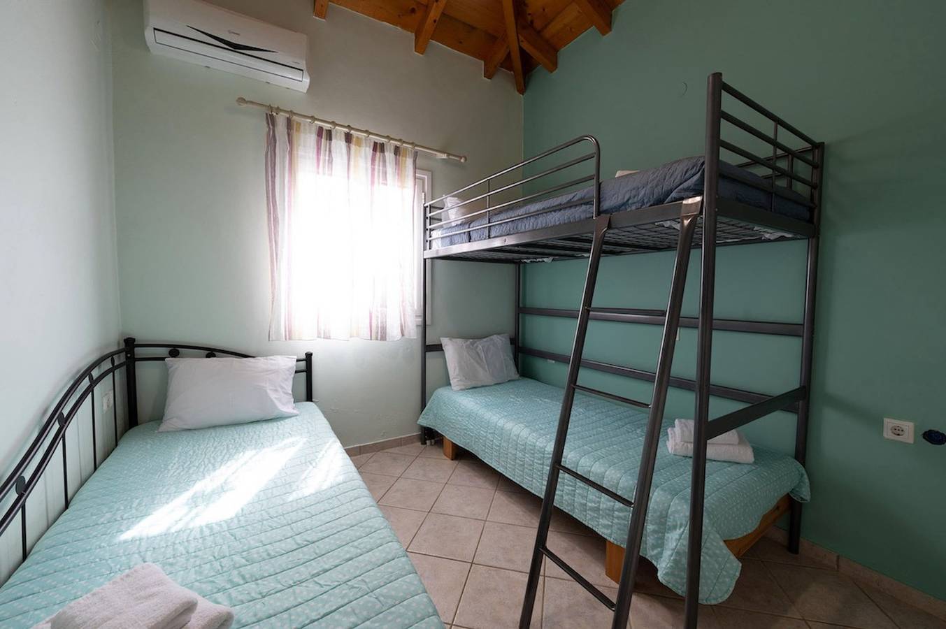 Ελιά/Olive near to sea with heating pool in Mani Peninsula