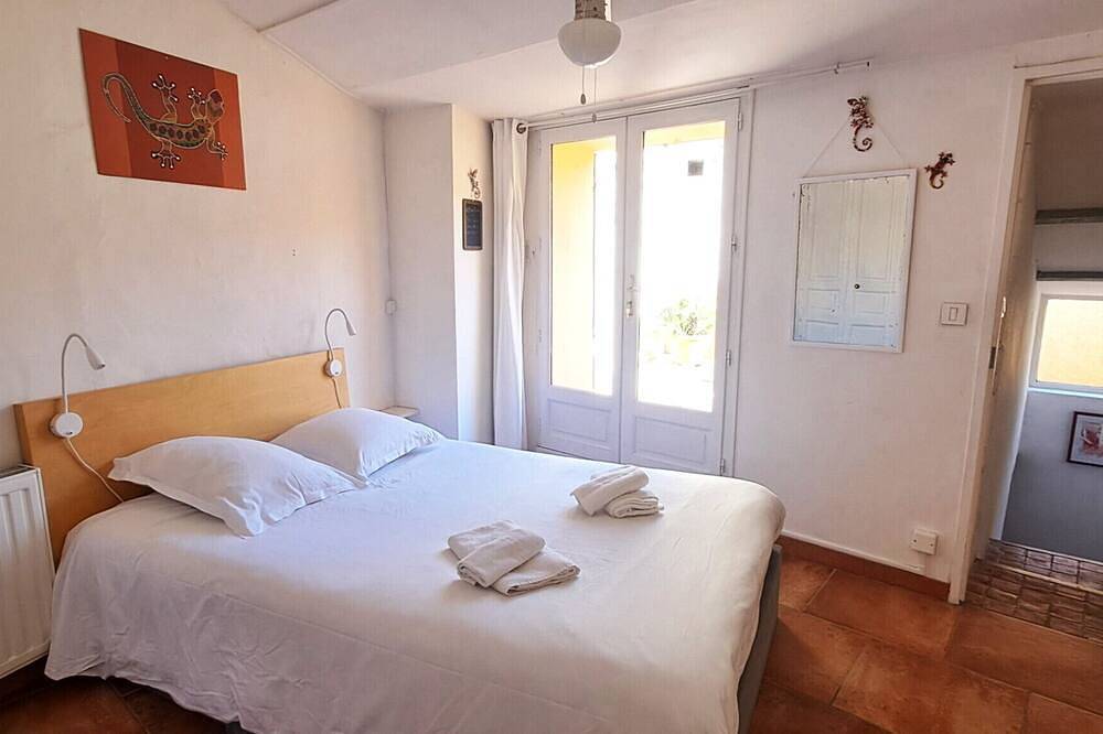 Entire apartment, Duplex with terrace & patio – old town Saint-Paul-Trois-Châteaux in Saint-Paul-Trois-Châteaux, Nyons region