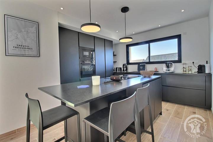 Gîte pour 7 personnes, avec jardin et terrasse à Trévou-Tréguignec - 2