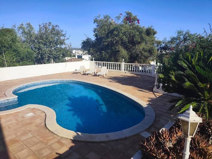 Apartamento de férias para 4 pessoas, com piscina e jardim e ainda vista em São Brás de Alportel