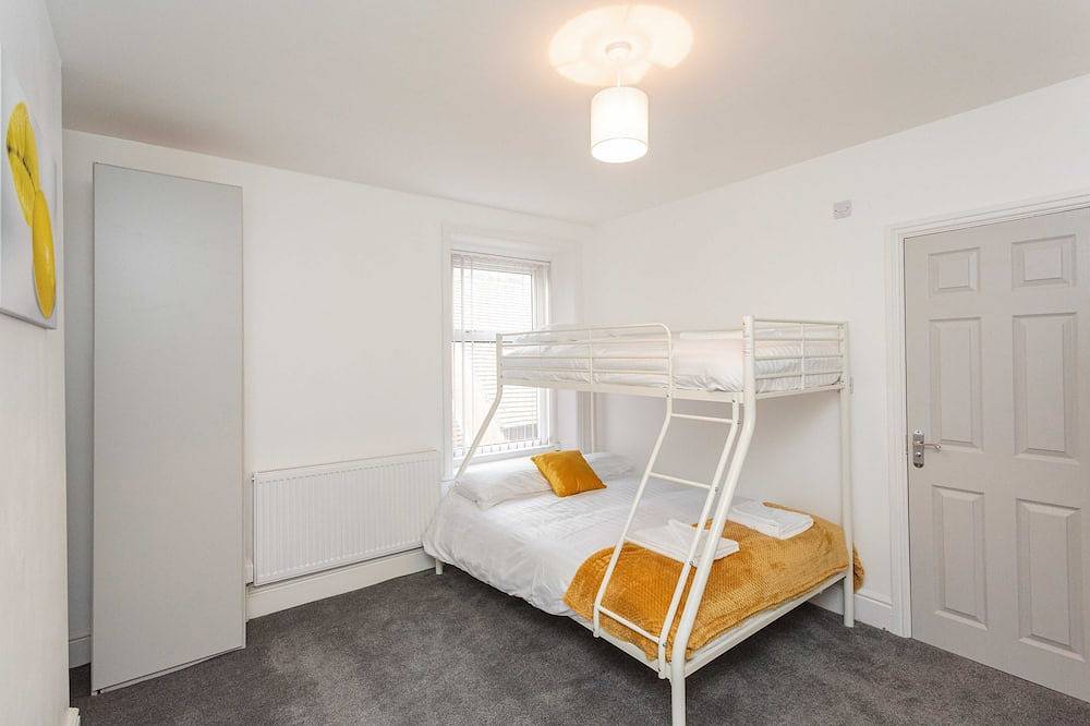 Entire apartment, Cherry Property - Hornby Road - Lemon suite in Blackpool Pleasure Beach, North West England