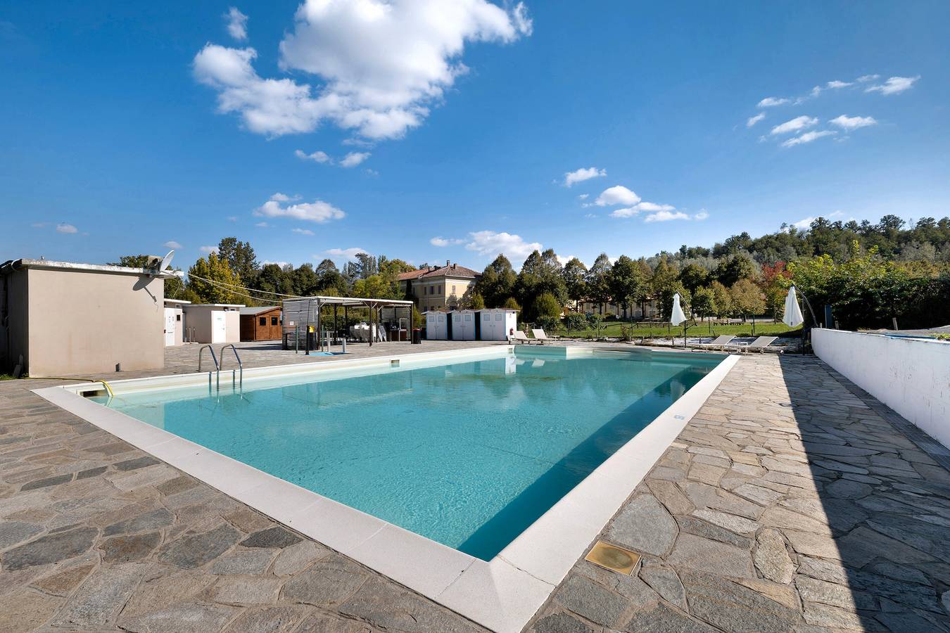 Apartamento entero, Apartamento 'Granaio Nr 5' con piscina compartida, Wi-Fi y aire acondicionado in Asti (Municipio), Provincia d'Asti