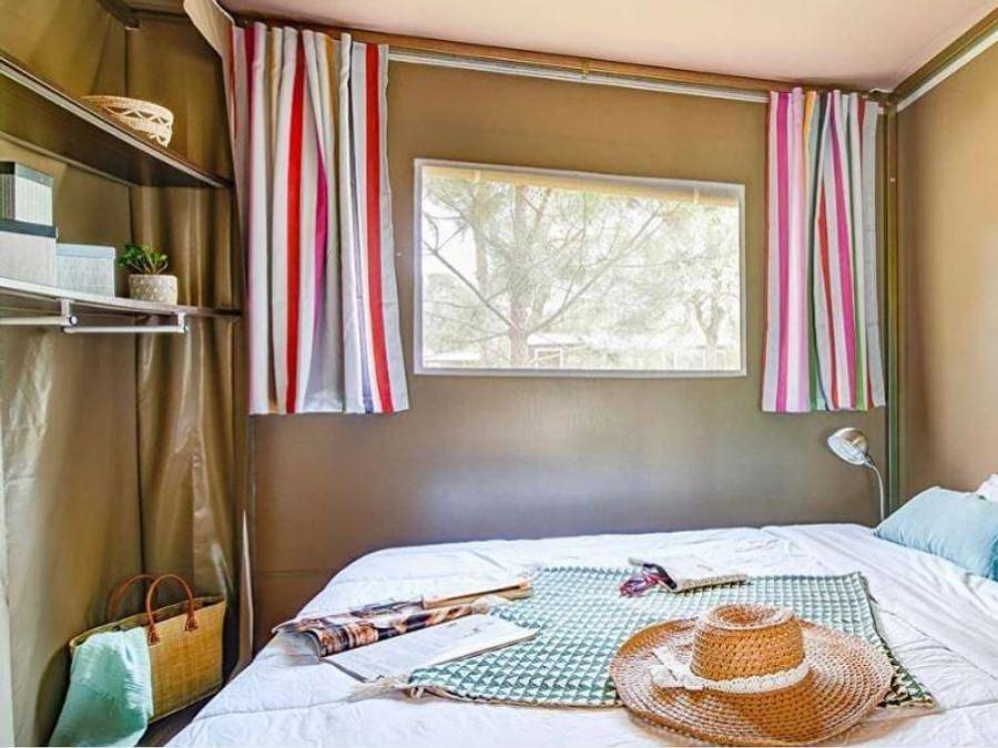 Camping de Montolieu - Bungalowzelt 4 personen - Insolite Essentiel 2 Schlafzimmer, Küche und Duschraum in Montolieu, Carcassonne und Umgebung