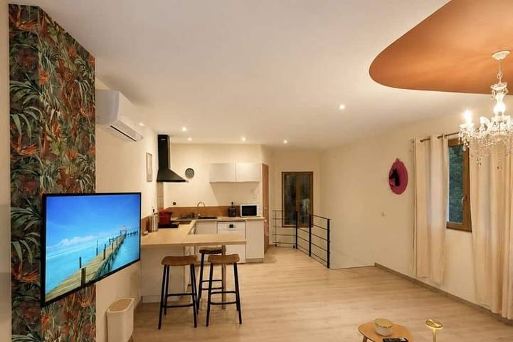 Gîte pour 4 personnes, avec Terrasse à Saint-Étienne-de-Saint-Geoirs