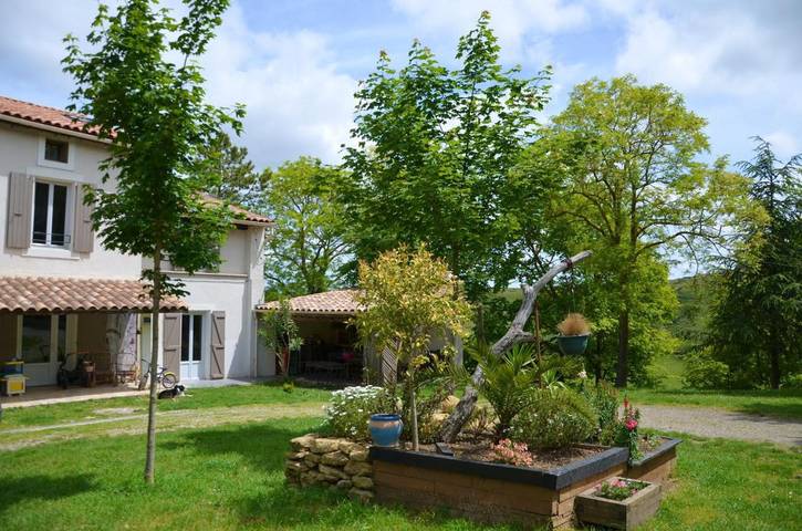 Location de vacances pour 12 personnes, avec jardin ainsi que balcon et piscine à Laurac - 3