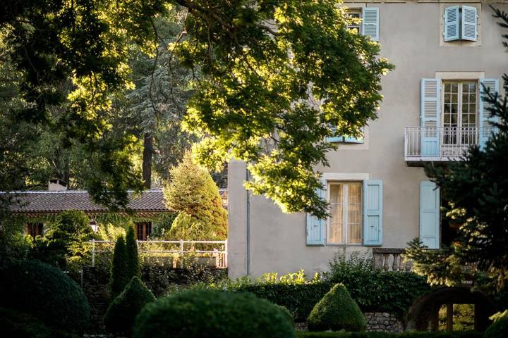 Hôtel pour 5 personnes, avec piscine et sauna ainsi que jardin et jacuzzi, animaux acceptés