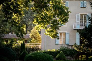 Hôtel pour 5 personnes, avec sauna et jardin ainsi que jacuzzi et piscine, animaux acceptés à Satillieu
