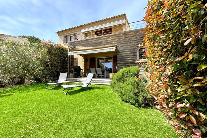 Appartement de vacances pour 7 personnes, avec jardin et piscine, adapté aux familles