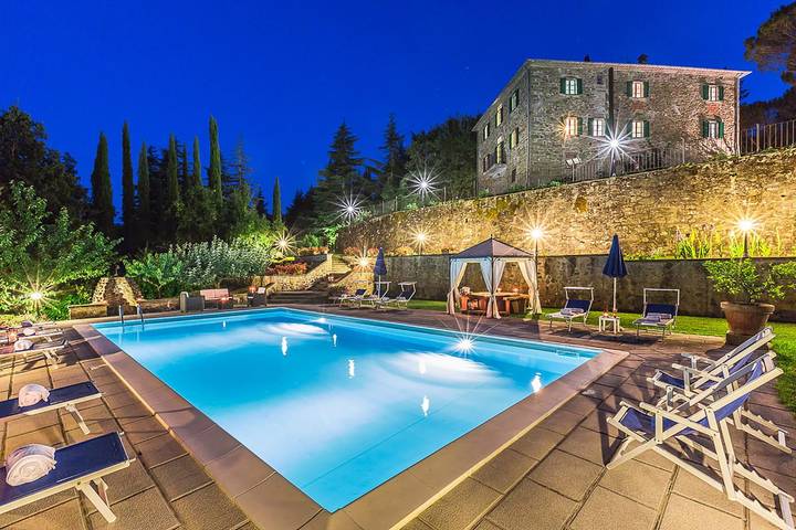 Ferienhaus für 12 Personen, mit Terrasse und Garten in Monterchi