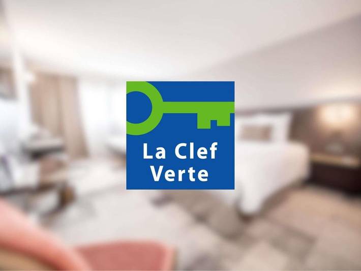 Hôtel pour 4 personnes, avec Terrasse et Jardin ainsi que Piscine et Vue