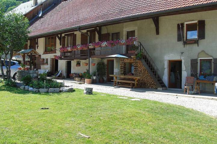Gîte pour 4 personnes, avec jardin et balcon à Entrevernes
