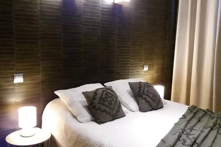 Entire apartment, Magnificent apartment in character residence with swimming pool in Aix-les-Bains, Chambéry region