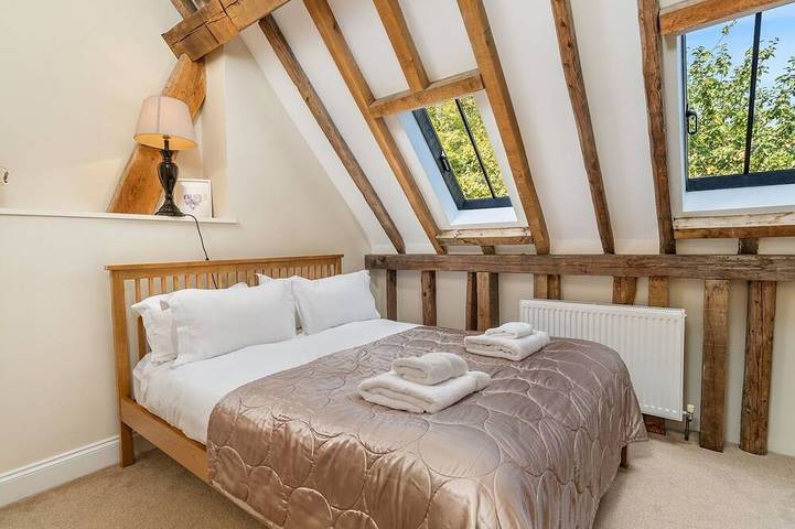 Bradenham Barn in The Chiltern Hills - Pass the Keys in Chiltern Hills