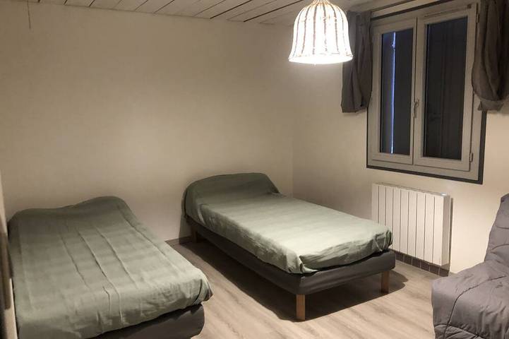 Location de vacances pour 9 personnes, avec terrasse et jardin à Caseneuve - 4