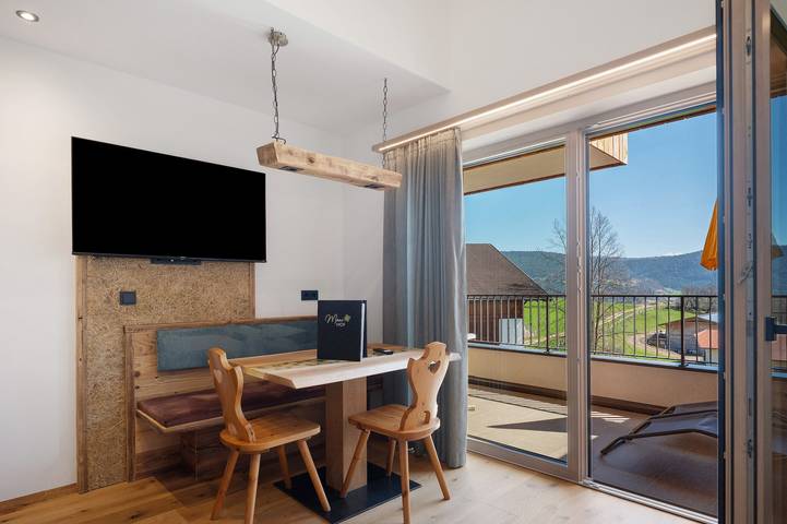 Appartamento intero, Appartamento 'Moarhof Minze' con vista sulle montagne, giardino in comune e Wi-Fi in Salonetto, Meltina