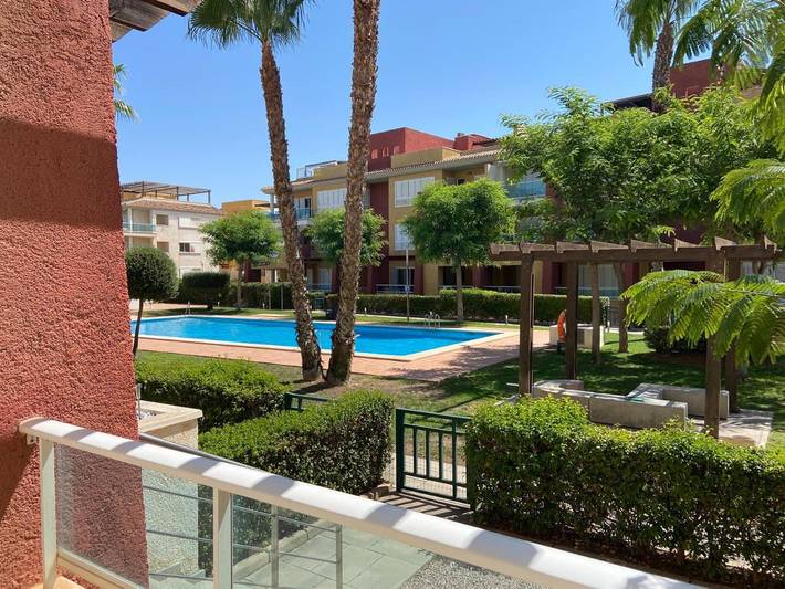 Apartamento para 4 personas, con vistas además de jardín y piscina en Fuente Álamo de Murcia