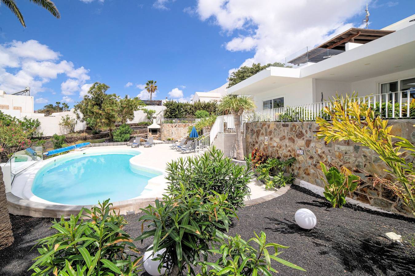 Wonderful Puerto Del Carmen Villa | Central Location | Villa Cilla | Sea views in Puerto del Carmen, Tías