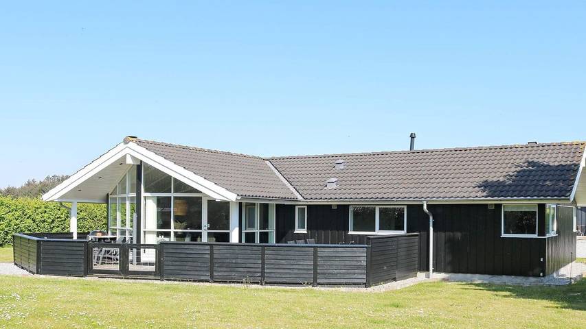 Ferienhaus für 9 Personen, mit Whirlpool und Garten am Mariagerfjord