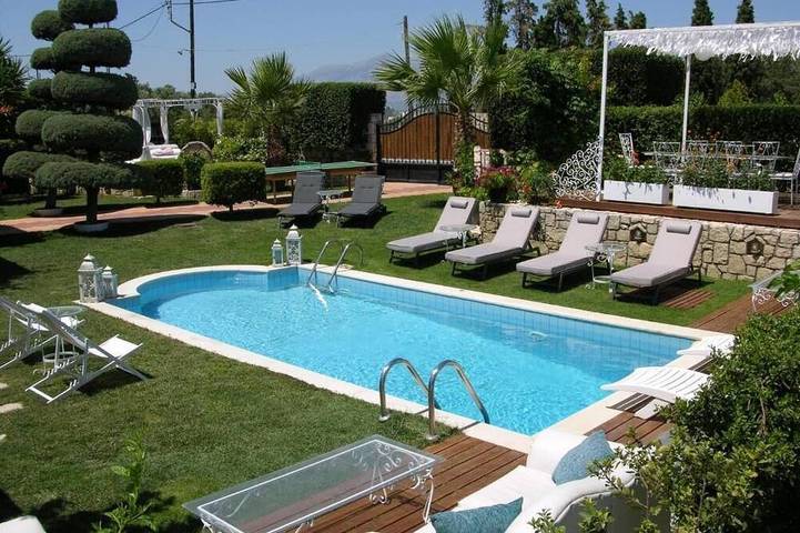 Villa for 13 people, with hot tub and garden in Heraklion