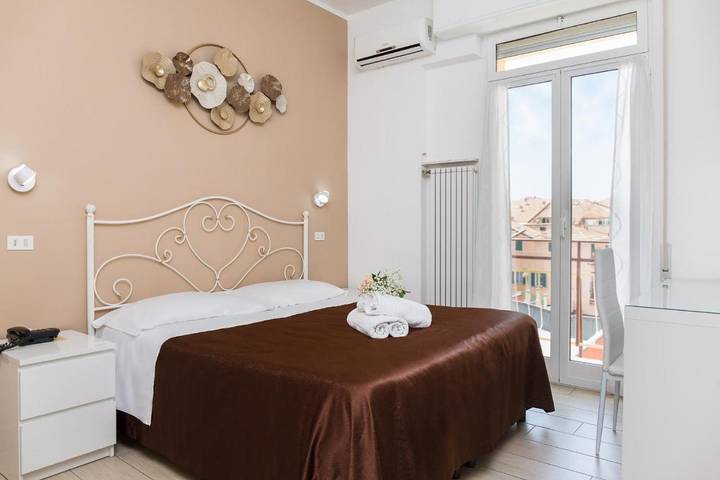 Hotel per 3 persone, con balcone e giardino - 1