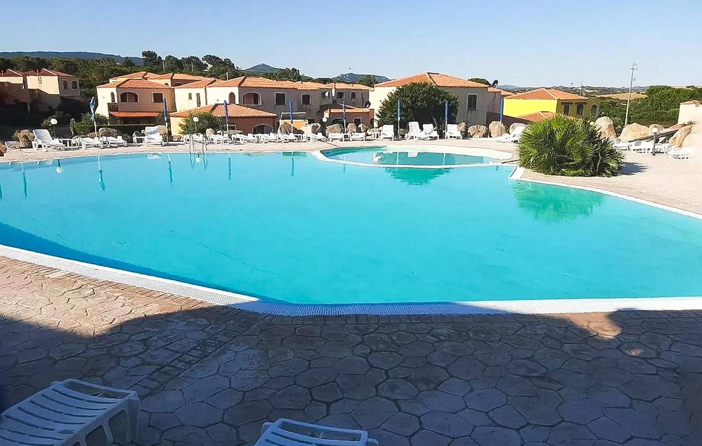 Incantevole appartamento con piscina, Wi-Fi e cucina - a 2 km dalla spiaggia! in Lu Lamoni, Vignola Mare