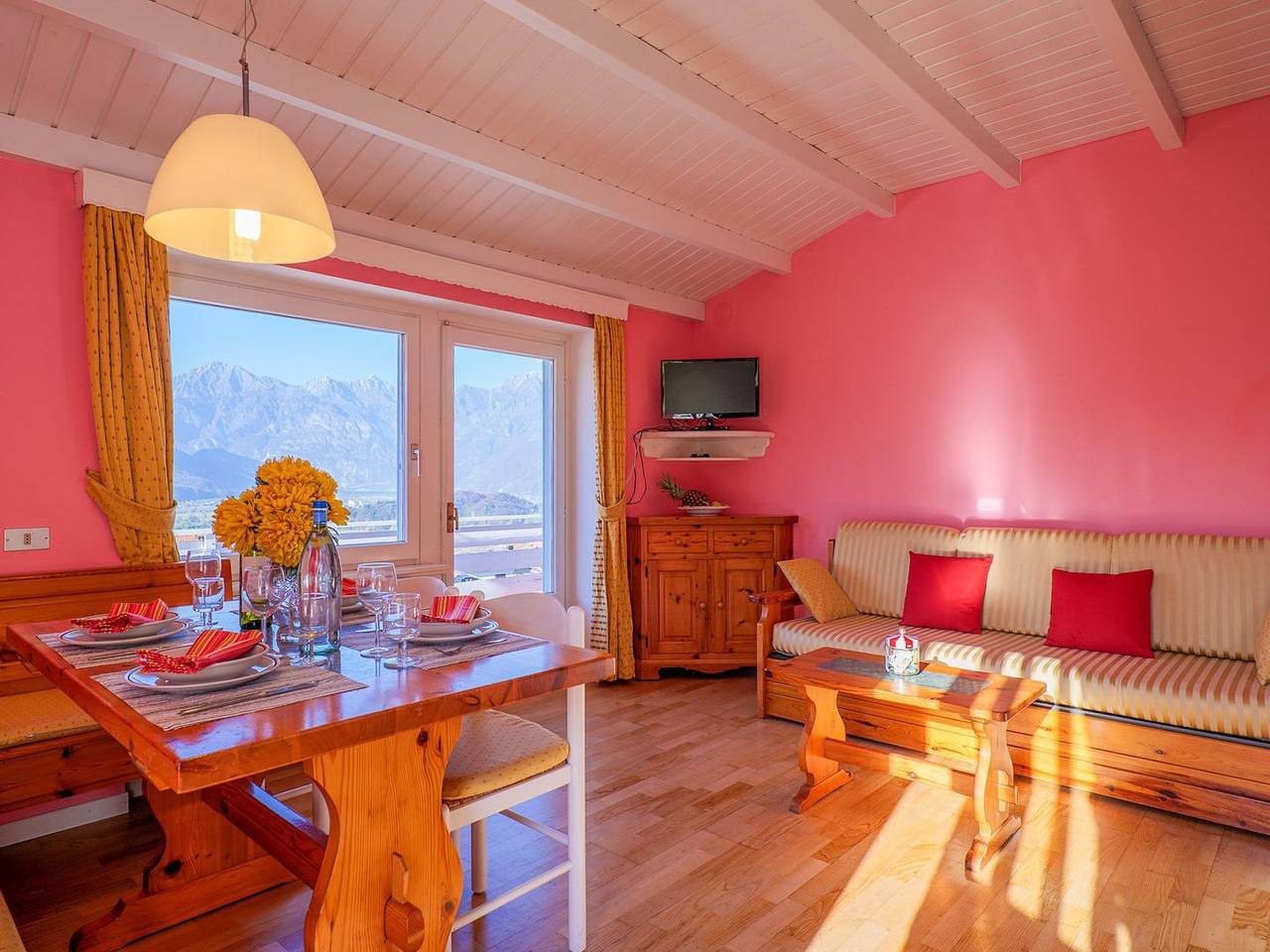 Apartamento entero, Sole 2 Terrace Holiday Apartment with Pool in Cólico (Italia), Alpes de Orobie Occidental