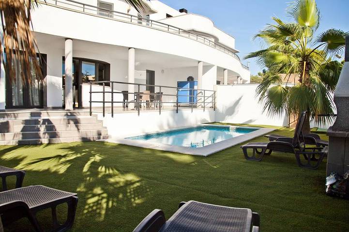 Ferienhaus für 11 Personen, mit Balkon und Garten in Can Pastilla