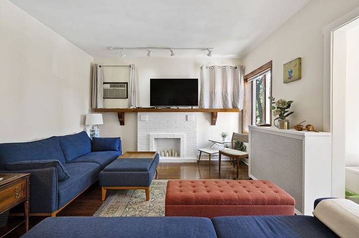 Vacation house for 8 people, with yard in Chicago