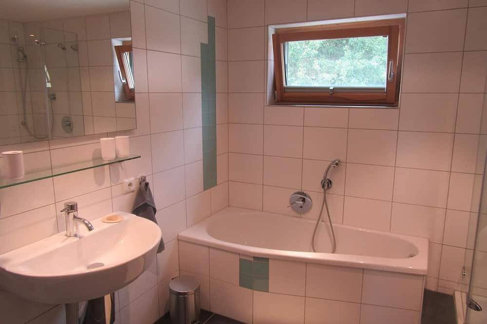 Ganze Wohnung, Die Große, Dusche, Wc, 2 Schlafräume - Ferienwohnung Öttersbach in Poppenhausen, Rhön-Hessen