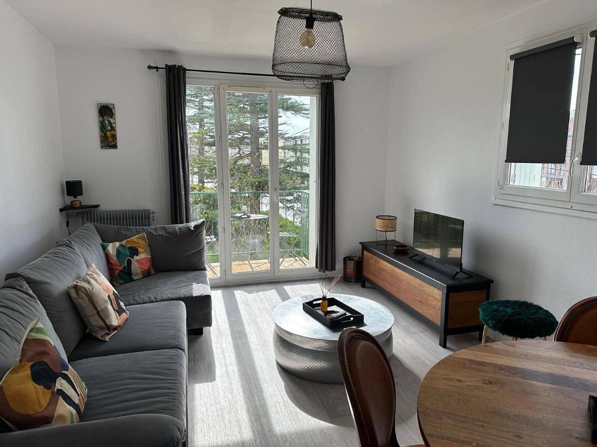 Appartement entier, Two-Bedroom Apartment in Déols, Région de Châteauroux