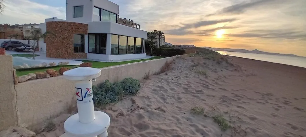 Chalet para 8 personas, con jardín además de piscina y jacuzzi - 1
