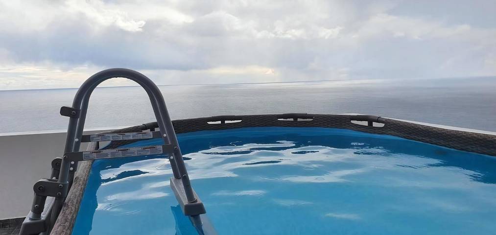 Ganze Wohnung, Ferienwohnung für 3 Personen mit Pool in Câmara de Lobos, Madeira