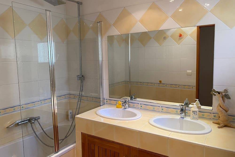 Quiet villa with sea view 6mn' form the sea in Ceyreste, Marseille region